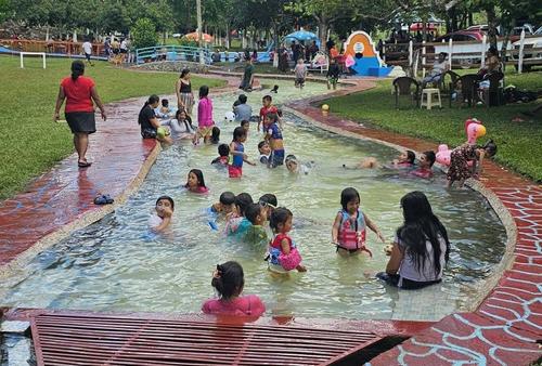 Piscinas y toboganes forman parte de los atractivos del balneario El Nacimiento Semococh. (Foto: El Nacimiento Semococh)