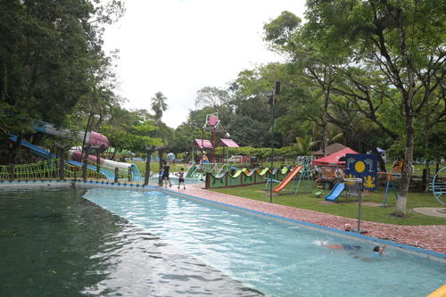 Las piscinas invitan a pasar un momento agradable en familia. (Foto: Jos&eacute; Rodr&iacute;guez)