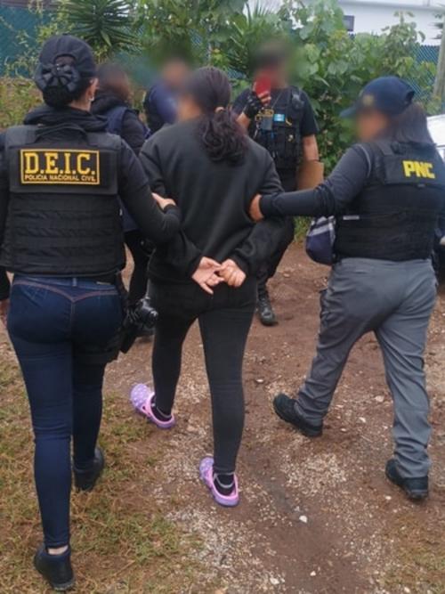 La sindicada habr&iacute;a obtenido un pr&eacute;stamo de Q110 mil con documentos falsos. (Foto: MP)