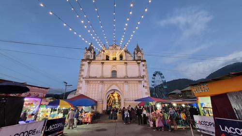 La Parroquia de Nuestra Se&ntilde;ora de los &Aacute;ngeles es escenario de expresiones de fe. (Foto: Leslie de Le&oacute;n)
