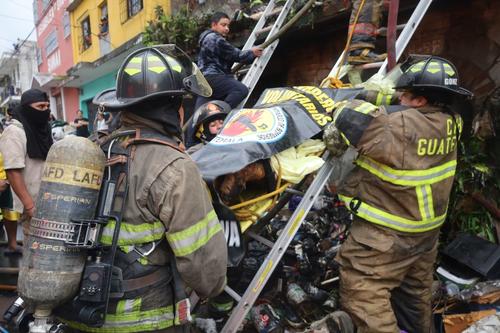 El cad&aacute;ver fue trasladado al INACIF para establecer su identidad y las causas de muerte. (Foto: CVB)