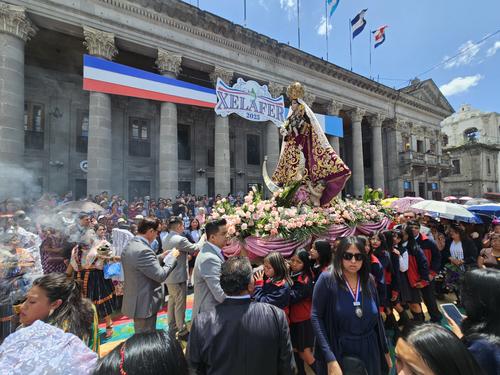 En 1860, la Beata Madre Encarnaci&oacute;n Rosal elabor&oacute; un ajuar para la Sant&iacute;sima Virgen del Rosario. (Foto: Karla Santiago)