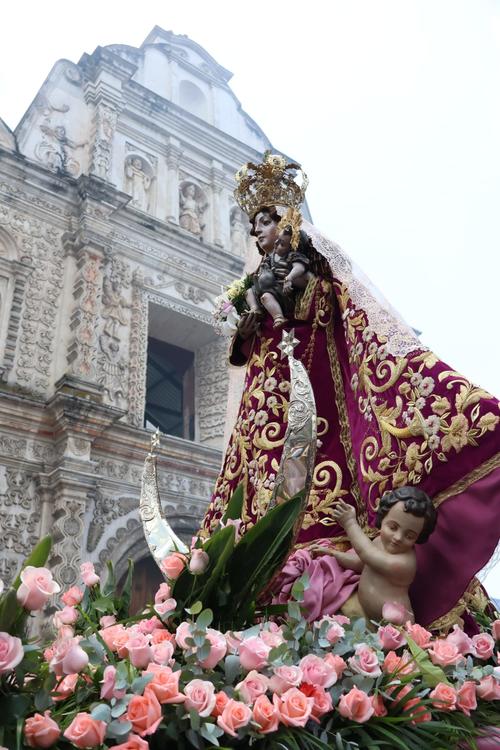 La devoci&oacute;n a la Virgen del Rosario contin&uacute;a formando parte de la identidad religiosa y cultural de Quetzaltenango. (Foto: Karla Santiago)