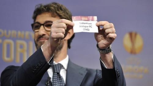 Ciro Ferrara muestra al Tottenham Hotspur 