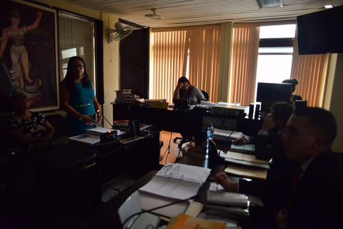 Durante el desarollo de la audiencia el fluido de energ&iacute;a el&eacute;ctrica fue interrumpido en tres ocasiones. (Foto: Jes&uacute;s Alfonso/Soy502) 