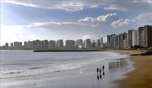 Vista de la singular playa de Iracema en Fortaleza, uno de los atractivos que podr&aacute;n disfrutar los miles de turistas que visiten esta ciudad durante el Mundial de f&uacute;tbol. (Foto:EFE)