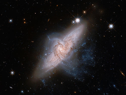 Esta es una galaxia el&iacute;ptica, moldeada por el choque de dos galaxias en espiral. (Foto: Cortes&iacute;a Edgar Castro Bathen).