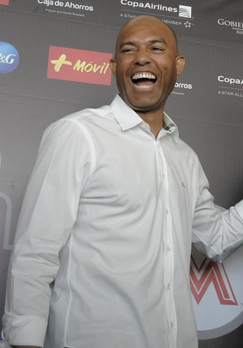El exlanzador de los Yanquis, el paname&ntilde;o Mariano Rivera, previo a los juegos de exhibici&oacute;n entre los Yankees de Nueva York y los Marlins de Miami, en Ciudad de Panama (Panam&aacute;). Se trata de la "Serie de la Leyenda", como ha sido denominada en homenaje a Rivera, quien so&ntilde;&oacute; con ver alg&uacute;n d&iacute;a jugar a los Mulos de Manhattan en su pa&iacute;s. (Foto: EFE/ Arturo Wong)