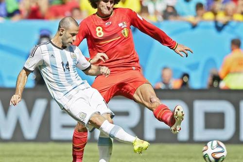 Mascherano jug&oacute; fuerte en el partido ante B&eacute;lgica. (Foto: EFE)