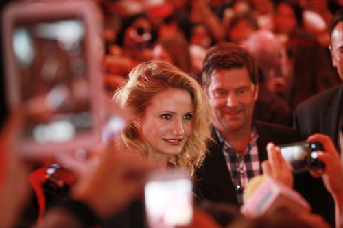 La actriz estadounidense Cameron D&iacute;az saluda a sus seguidores en Ciudad de M&eacute;xico .(Foto: EFE/S&aacute;shenka Guti&eacute;rrez)