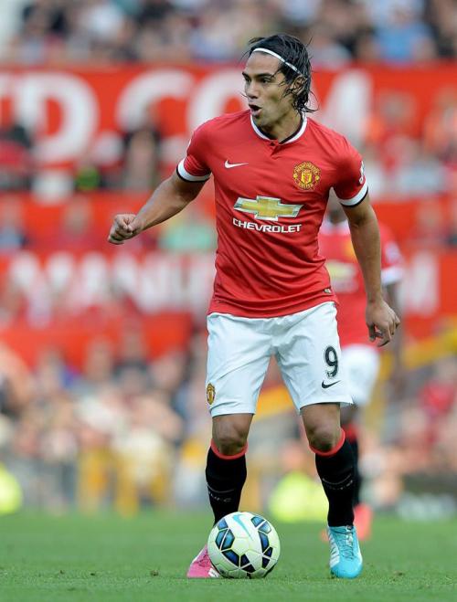 Radamel Falcao tuvo sus primeros minutos con la camisola del Manchester United en el estadio Old Trafford. (Foto: EFE)