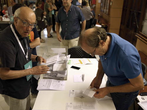 Casi 4 millones de catalanes ejercieron su derecho a voto. (Foto: EFE)