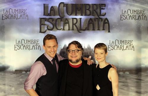 Inicialmente Guillermo del Toro iba a contar en los papeles protagonistas con Benedict Cumberbatch y Emma Stone, pero finalmente ambos se retiraron de la producci&oacute;n. (Foto: EFE)