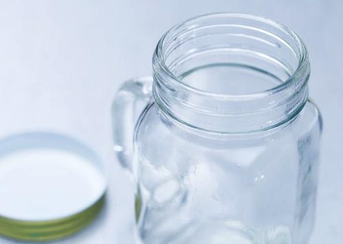 Los frascos o botes bien esterilizados no tienen bacterias para poder ser utilizados con diferentes productos. (Foto: WikiHow)