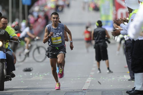 González (13) se consagró como el mejor nacional de la rama masculina. (Foto: Pedro Pablo Mijangos/Soy502)