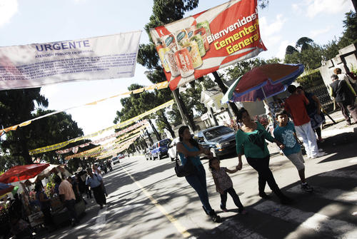 As&iacute; luc&iacute;a la entrada del Cementerio General el d&iacute;a 31 de octubre en horas de la tarde. Foto: Jes&uacute;s Alfonso