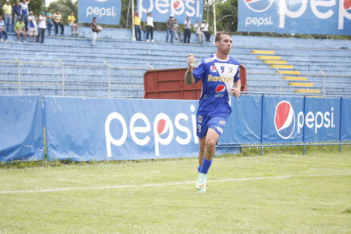 El argentino Ariel L&oacute;pez, que le di&oacute; el triunfo a Suchi con un doblete, fue la figura de la jornada. (Foto: Nuestro Diario).