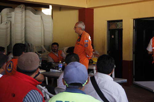 Sergio Caba&ntilde;as solicit&oacute; completa colaboraci&oacute;n a las dem&aacute;s entidades que colaboran en el operativo en caso de tener que accionar el protocolo de evacuaci&oacute;n o en caso de cualquier emergencia. (Foto: Fredy Hernandez/Soy502)