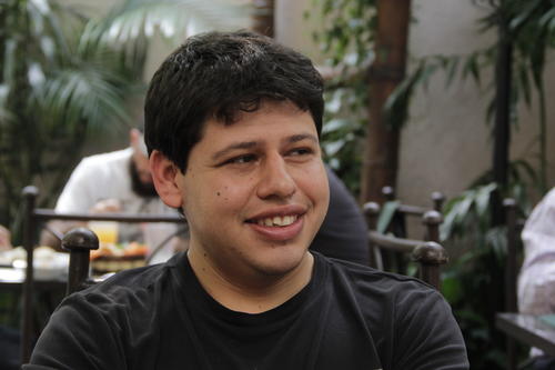 El muchacho recuerda que iba pr&aacute;cticamente solo cuando fue sorprendido por los delincuentes que le dispararon y lo despojaron de sus pertenencias. (Foto: Fredy Hern&aacute;ndez/Soy502)