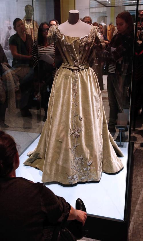 La colecci&oacute;n cuenta con m&aacute;s de 400 prendas. 