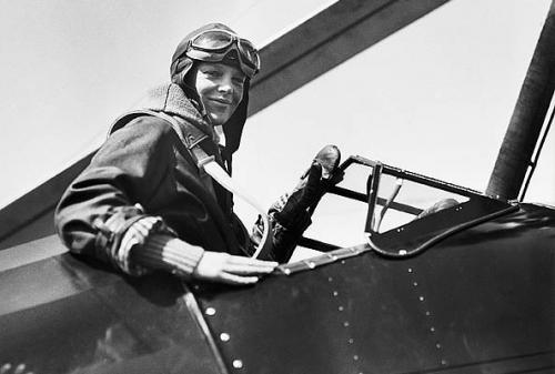 Amelia Earhart fue una aviadora estadounidense que intent&oacute; el primer vuelo sobre la l&iacute;nea ecuatorial. (Foto: Wikipedia).