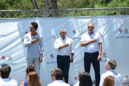 Un momento lleno de emoción se vivió durante la interpretación del Himno Nacional de Guatemala. (Selene Mejía/Soy502) 