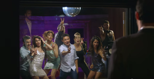 El Guatemalteco Arturo Castro interpreta situaciones divertidas, que los latinos entenderán. (Foto: Youtube) 