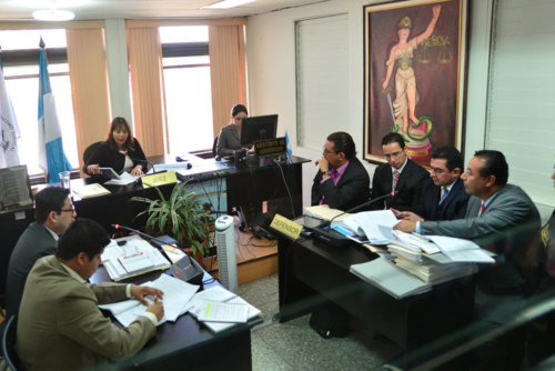 La escucha telefónica fue leída del celular del fiscal por la jueza Silvia Violeta de León. (Foto: Archivo/Soy502) 