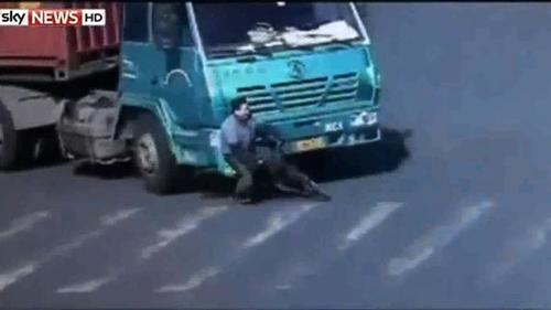 Ciclista arrollado en china