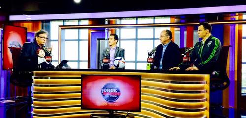 Marco Pappa ha sido reconocido recientemente por su trabajo en Estados Unidos y ha sido uno de los m&aacute;s entrevistados por diversos programas de televisi&oacute;n. En la imagen, es entrevistado en ESPN. (Foto: Twitter Marco Pappa)
