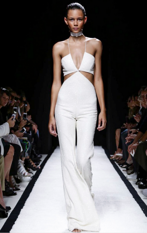 Los "mono" o trajes completos, surgen son brillo y estilo. (Foto: Gio Staiano/Nowfashion) 