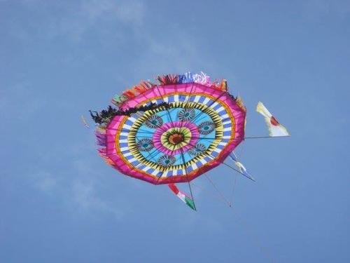 El d&iacute;a de los difuntos los pobladores de este municipio suelen visitar las reci&eacute;n pintadas tumbas de sus antepasados para orar y depositar all&iacute; ofrendas florales.