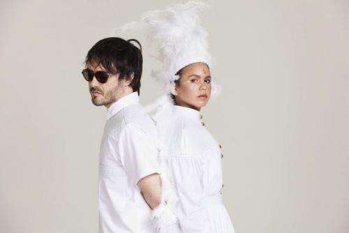 Bomba Est&eacute;reo estrena su nuevo material discogr&aacute;fico "Amanecer". 