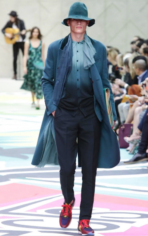 La diversi&oacute;n no tiene l&iacute;mites con el giro que Burberry ha dado a su porpuesta tradicional. (Foto: Gio Staiano/Nowfashion) 