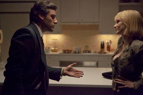 El actor guatemalteco Oscar Isaac y Jessica Chastain estelarizan Un a&ntilde;o m&aacute;s violento. (Foto: Enfilme)