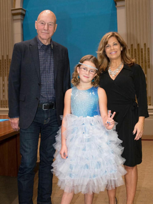 Tres historia elegidas por Twitter: un actor, una agente de polic&iacute;a y una ni&ntilde;a que vende limonada para ayudar a otros ni&ntilde;os. Ellos le han dado a Twitter un sentido humano. 