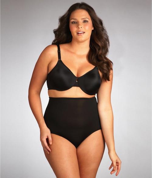 El calendario de Pirelli es famoso por sus poses eróticas. (Foto: curveappeal.com) 