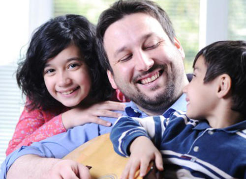 Si hay ni&ntilde;os peque&ntilde;os en casa, tambi&eacute;n puedes incorporar canciones infantiles en el juego. (Foto Plenilunia)