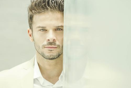 Capó regresa con un look más natural. (Foto: Sony Music Guatemala) 