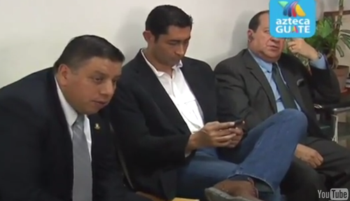 Aunque estaba a pocos metros de Lima, Pérez Leal no quería saludarlo. (Imagen tomada de Video de TV Azteca).