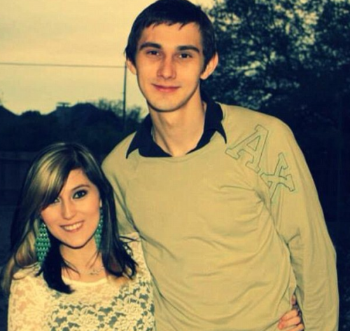 M&oacute;nica Ram&iacute;rez, de 25 a&ntilde;os, y su novio, Anton Aleksandrov, ten&iacute;an un romance tumultuoso. El muchacho, de 24 a&ntilde;os, manejaba el veh&iacute;culo contra el cual colision&oacute; Ram&iacute;rez. 