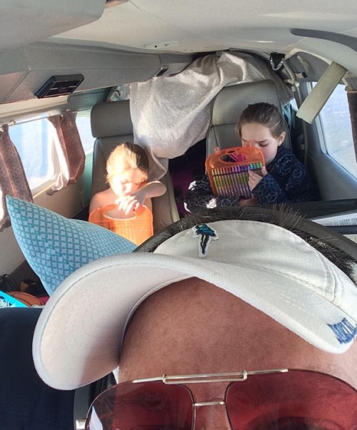 El padre de la ni&ntilde;a que sobrevivi&oacute;, Marty Gutzer, de 48 a&ntilde;os, era un aviador aficionado. Piloteaba una avioneta Cessna que present&oacute; problemas en el motor y se precipit&oacute; a suelo. (Foto: Facebook)