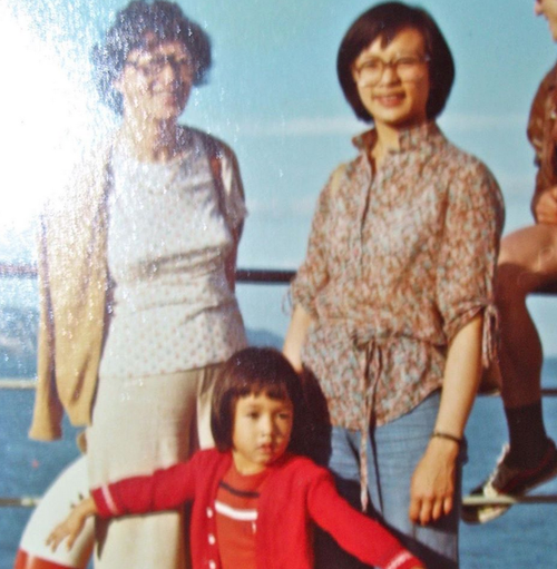 Recuerdo de su hija en Facebook, Lucrecia Hern&aacute;ndez Mack, que cambi&oacute; su foto de perfil por una con su madre y su t&iacute;a. (Foto: Facebook)