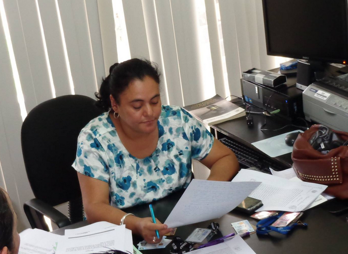 La jueza Karla Hern&aacute;ndez escuch&oacute; a los querellantes durante la ma&ntilde;ana del jueves. (Foto: El informante petenero/Facebook)