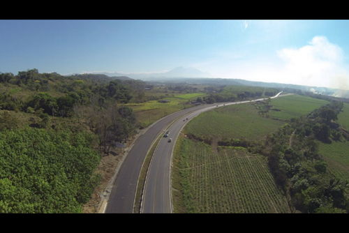 Ministro confirma el mal estado del tramo concluido. (Foto: Odebrecht)