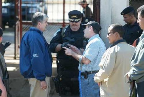 El ex ministro de Gobernaci&oacute;n Carlos Vielman (izquierda) tambi&eacute;n est&aacute; siendo juzgado por los mismos hechos aunque se encuentra en Espa&ntilde;a, donde se refugi&oacute; luego que se girar&aacute; orden de captura. 