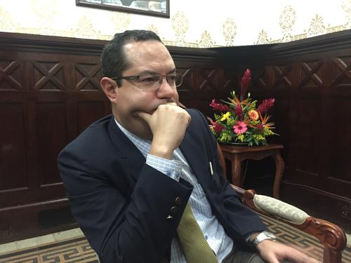 El exministro de Trabajo, Carlos Ulb&aacute;n, ser&aacute; el sucesor de Daniela Beltranena en el Congreso. (Foto: Alexis Batres/Soy502)