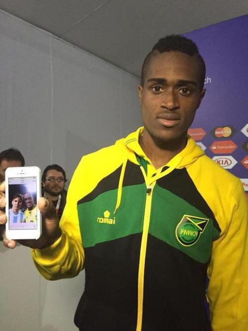 Brown mostr&oacute; la foto del recuerdo. 