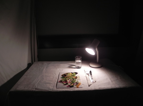 Ubicados en un ambiente tipo restaurante y sin conocer que hab&iacute;an m&aacute;s opciones de ensaladas, se les dio un cuestionario pidi&eacute;ndoles dar un n&uacute;mero del 1 al 10 antes y despu&eacute;s de comer la ensalada. 