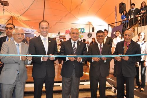 El ministro de Agricultura, Sebastián Marcucci; el presidente de Agexport, Rolando Paiz; el mandatario Otto Pérez; el titular de la Plataforma Agritrade, Rodolfo Rivera; y el director del Sector Agrícola, Ricardo Santa Cruz, inauguraron oficialmente la actividad. (Foto: Agexport)